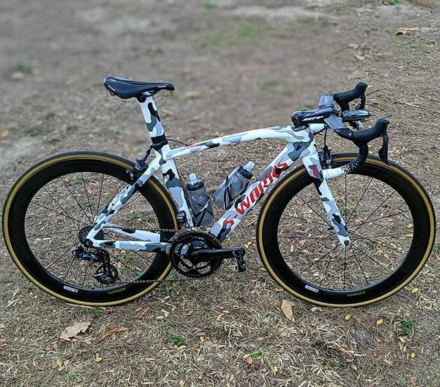 GUEE_Intl's tweet photo. SL Dual bartape meets camo-bike. .
.
#GUEE #RideSmart #Bartape #SLDual
.
.
#iamspecialized #specialized #roadcycling #outsideisfree #bestbikekit #ciclisme #lapierrebikes #aerobike #cyclingphotos #bicycling #stravacycling #bestcyclingkits #beautyofcycling #bestoftheday #insta… https://t.co/7YjWIQf7qT