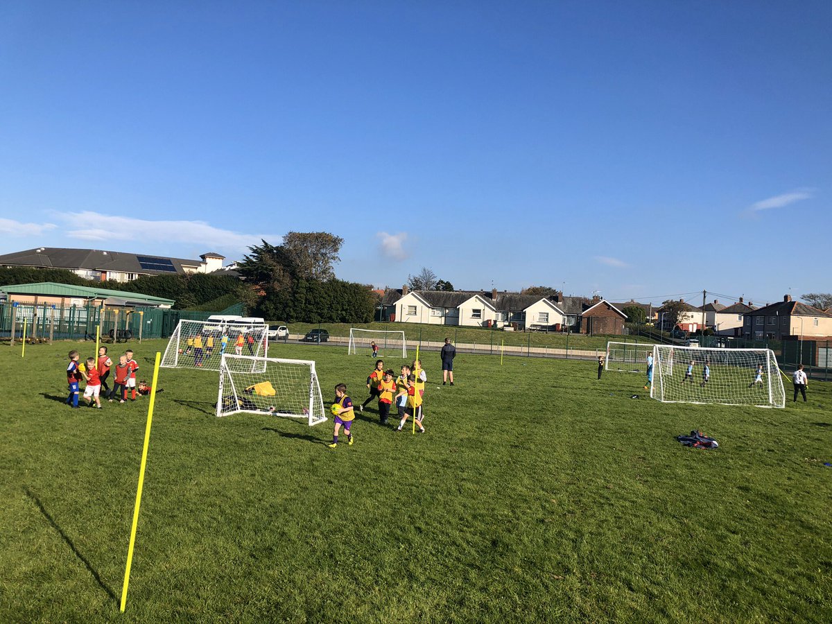 AcademyJw9's tweet photo. Fantastic half term week at JW9 Holiday course. The kids all had a great attitude and it’s always good to see a smile on all their faces. #Playingwithasmile #JW9⚽️ Also thanks to @_ryanrodgers for your help throughout the week 👍🏻 https://t.co/WqzLK6GUg1