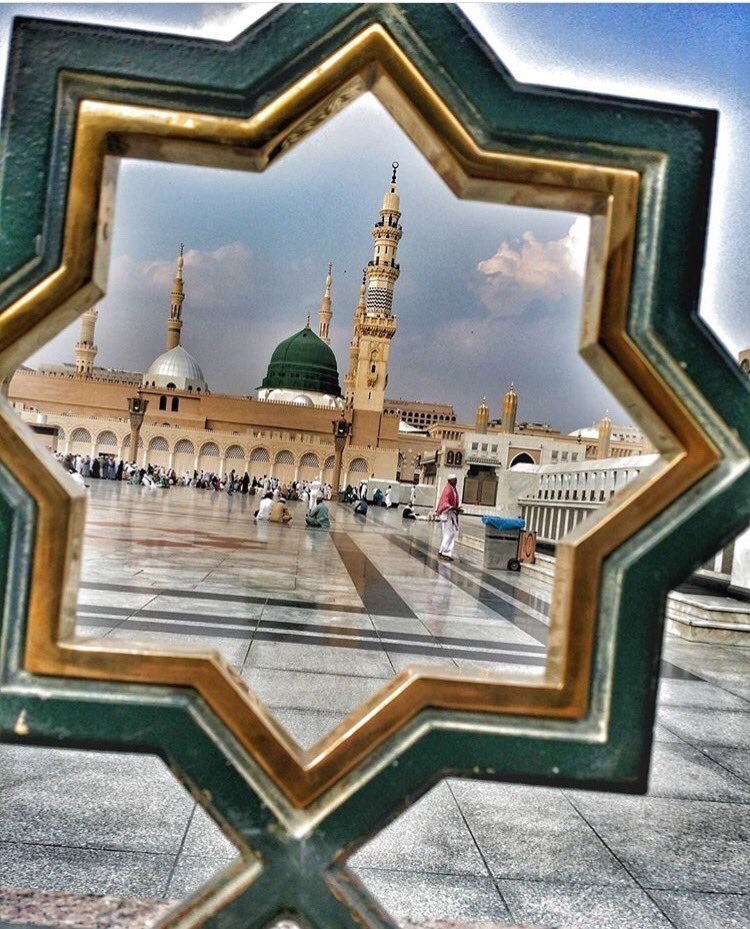 MEDİNE Medeni demekti. Hoş asil huzur Vericiydi anlamı. Tozu şifa Toprağı altın şehir. Hep saran ve koruyan Tatlı belde♥️💚