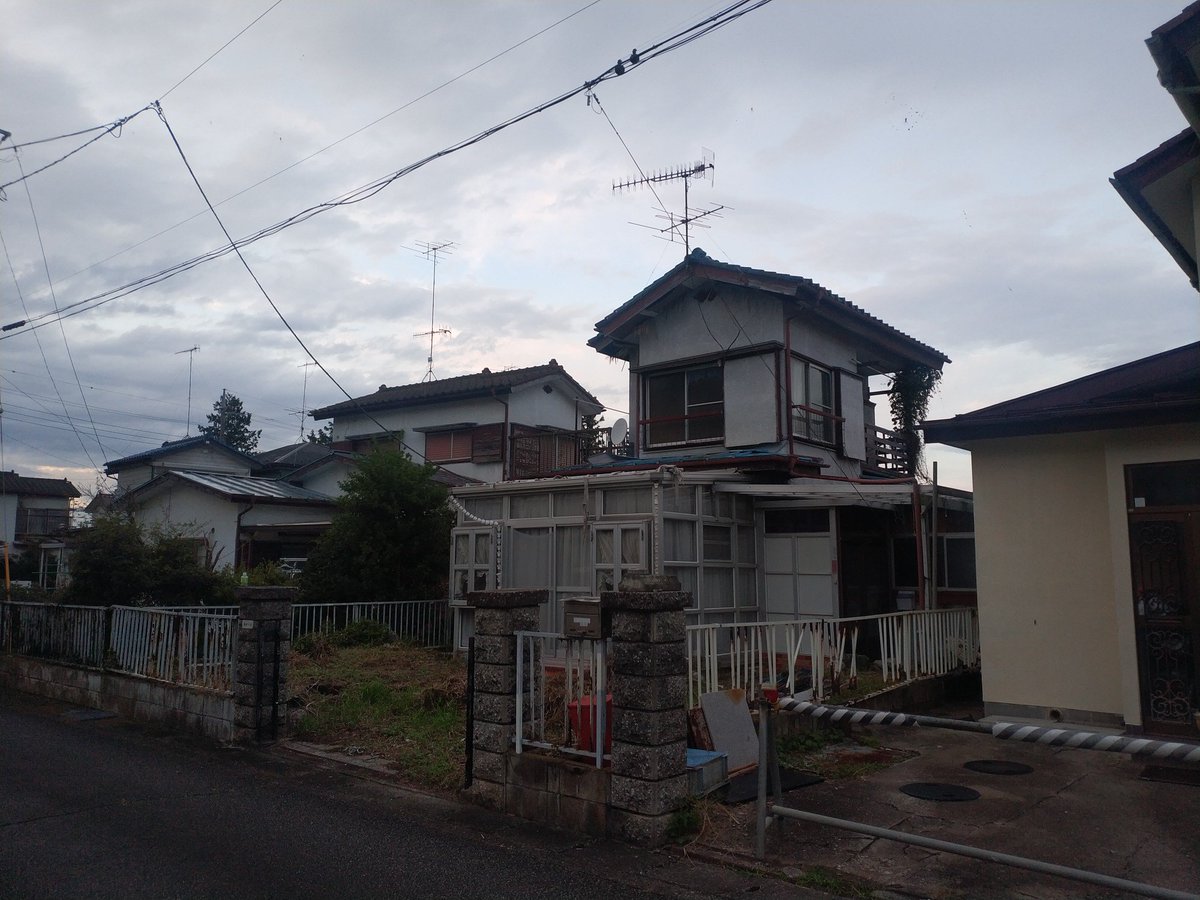 らぶあーす 東武東上線男衾駅徒歩18分 月々のお支払は家賃並 でお馴染 磯村建設柏田ニュータウン 分譲から約40年経った今尚 空家こそ目立つものの街並はそのまま残ります 郊外の夢に溢れていた時代の貴重な遺産 らぶあーす 東武東上線男衾駅徒歩18分 月々のお支払は家賃並 でお馴染 磯村建設柏田ニュータウン 分譲から約40年経った今尚 空家こそ目立つものの街並はそのまま残ります 郊外の夢に溢れていた時代の貴重な遺産