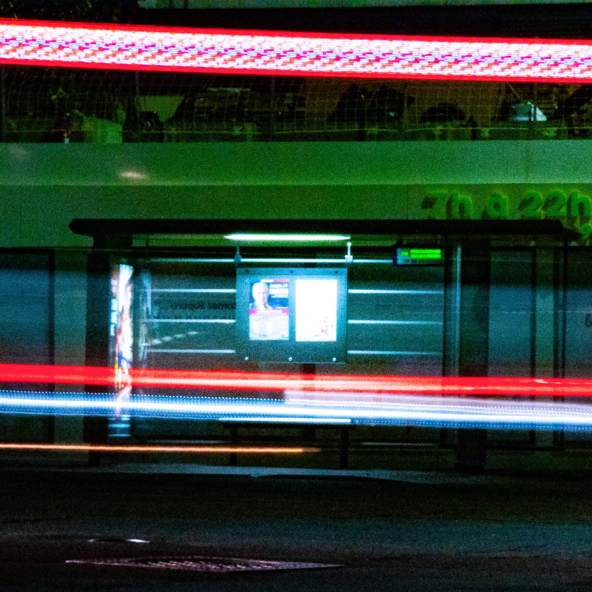 On vous a concocté une liste de lecture pour vous. Elle s’appelle ‘〰️ En attendant le bus’. Vous ne croirez jamais la révélation qui s’est glissée dans le descriptif... 

spoti.fi/2pTy2Nb