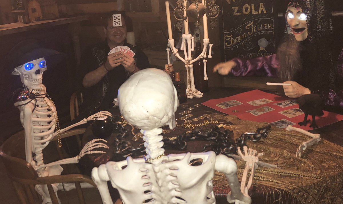 MicahCover's tweet photo. Me at work 🔨. 
I think 🤔 they 👻 might be cheating 🃏. 
Thank you 🙏 Terri for bringing me back 💫. 
Happy 😃 Halloween 🎃 everyone
#strollingmagic
#closeupmagic
#impromptumagic https://t.co/easREhdBKN