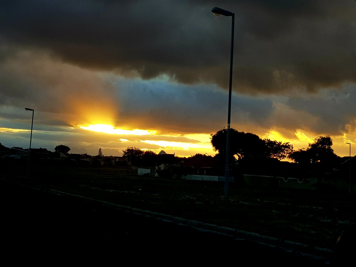 Khaleel_Sayed's tweet photo. Sunrise this morning ! https://t.co/5RZsJSS8EO