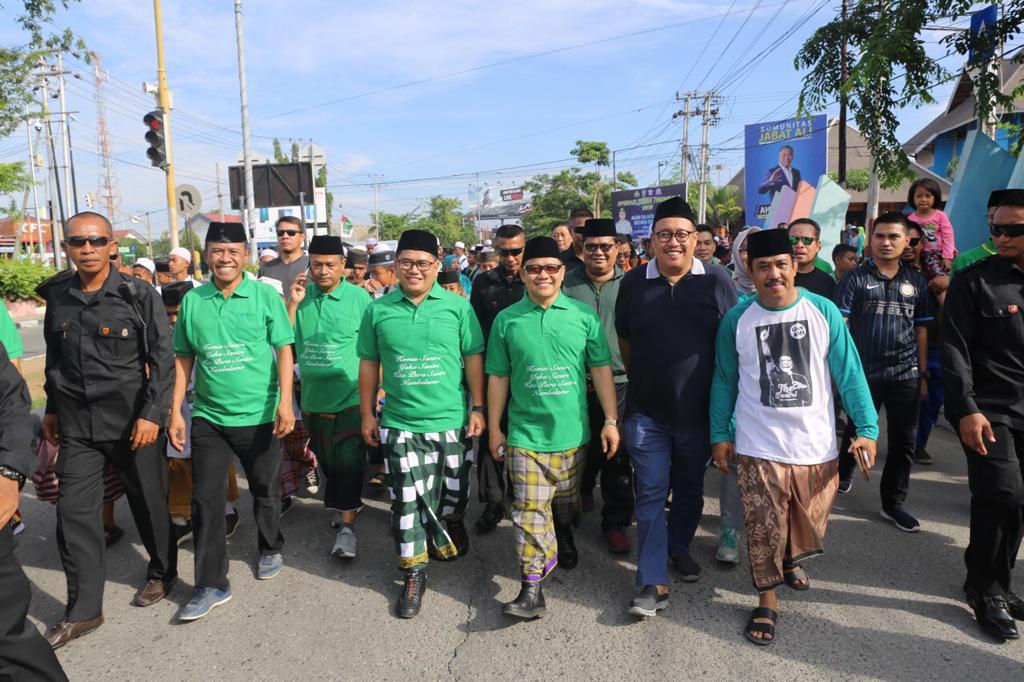 BangJay_sf's tweet image. Ketua Umum @DPP_PKB A Muhaimin Iskandar @cakimiNOW melepas secara resmi jalan sehat sarungan bersama santri&amp;amp;warga di Kota Palu, Sulawesi Tengah, Minggu 27 Okt 2019.

@FraksiPKB @EmHasanuddin @Jazilul_Fawaid @hanifdhakiri @idafauziyah

#HariSantriNasional
#PanglimaSantriNusantara