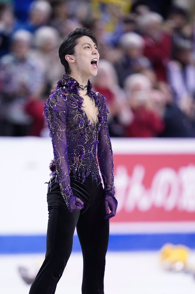 矢口亨 スポーツ報知写真部 フィギュアスケートgpカナダ大会 男子フリープログラム 羽生結弦 がスケートカナダ初優勝 写真は スケートカナダで 勝ったー の たー の瞬間 フィギュアスケート Figureskate T Co