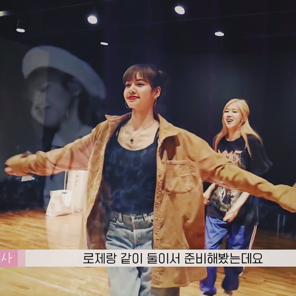 lalisa27forever's tweet photo. น้องลิซลุคนี้คือใจเหลวไปหมดㅠㅠㅠㅠ https://t.co/Q3ot7HpQuX