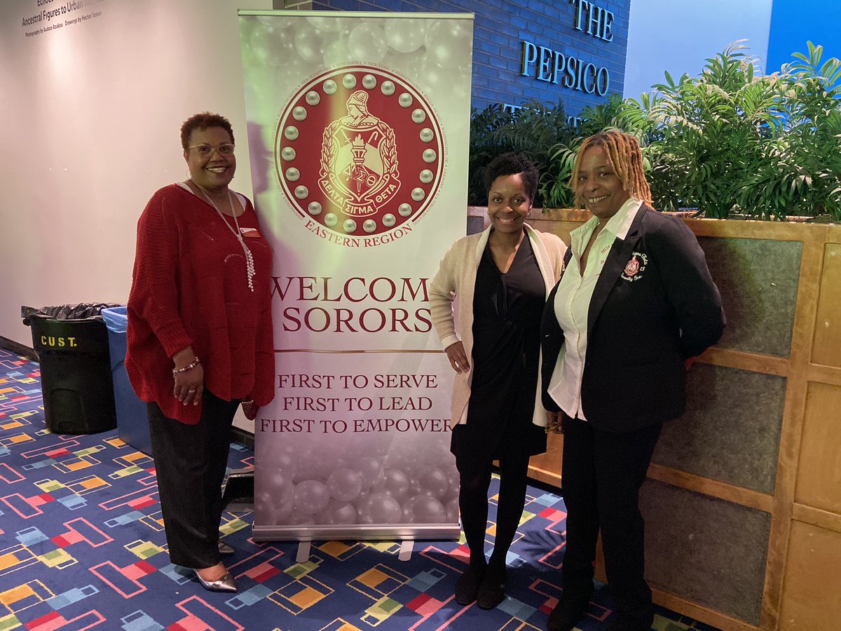 Powers4Queens's tweet image. .@wilberforce_u alumni and #BetaMade Sorors at the @easternregdst Fall Meeting.