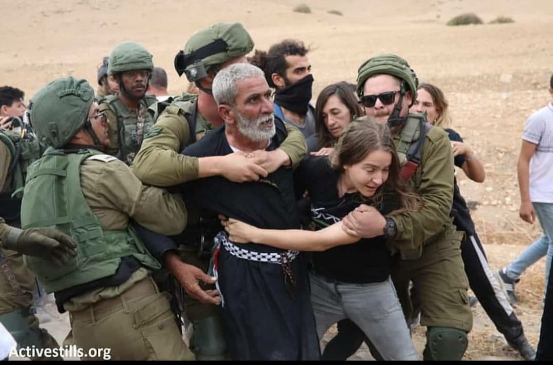 кадры издевательств палестинцев. кадры издевательств палестинцев. шимон перес цахал.