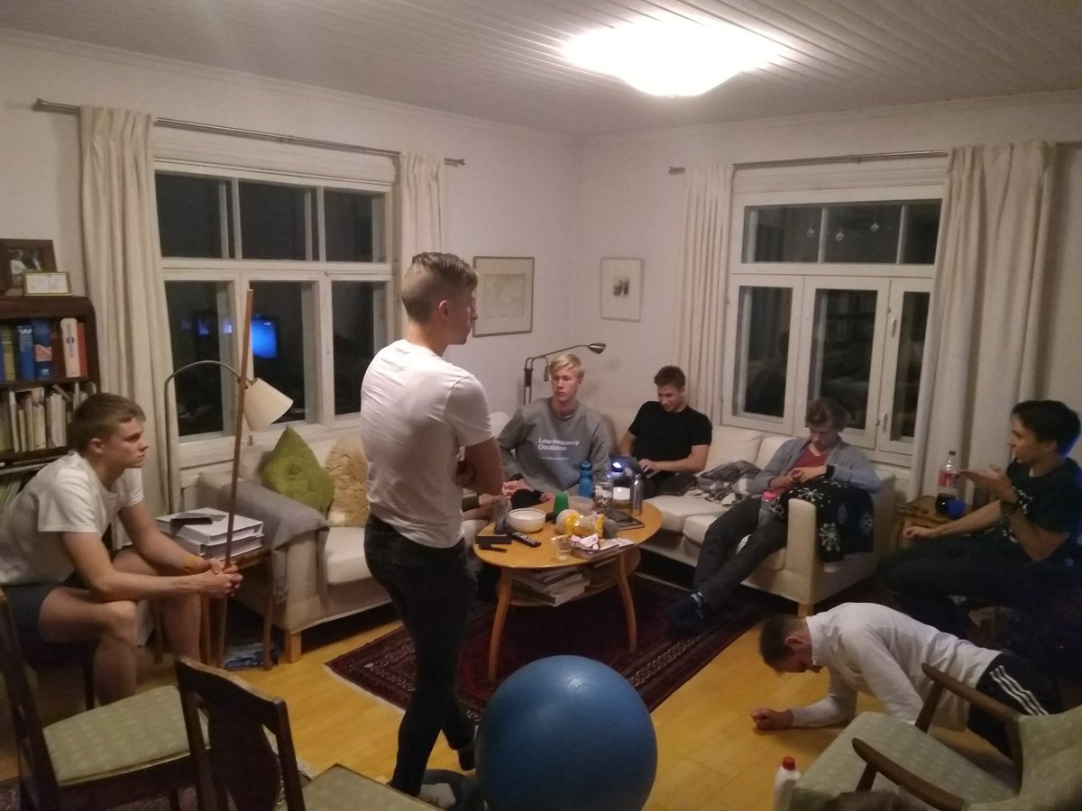 Eilen halikkoviestin jälkeen pidettiin miesten kesken kauden päätös, jossa saunottiin ja mietittiin loputtua kautta sekä tulevaa
#suunnistus