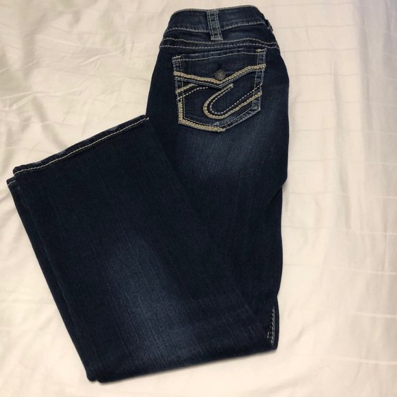 MrsSupply's tweet photo. So good I had to share! Check out all the items I'm loving on @Poshmarkapp #poshmark #fashion #style #shopmycloset #vintage #silverjeans: https://t.co/kEW1KoPexY https://t.co/kp9JOLUj3l