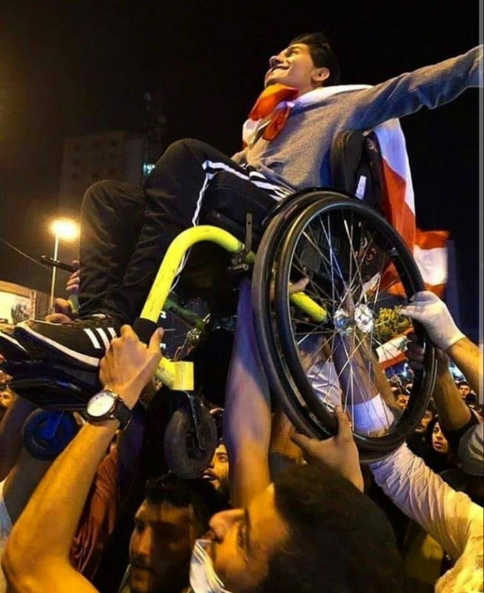 eng___rand's tweet image. #IraqXXV
منتصب القامةِ أمشي
مرفوع الهامةِ أمشي
في كفي علم عراقيّ
وعلى كتفي نعشي🇮🇶❤