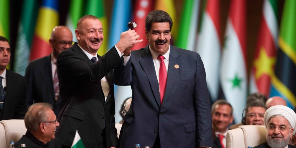 Venezuela entrega Presidencia Pro Tempore del #Mnoal a Azerbaiyán, durante la XVIII Cumbre de los No Alineados, celebrada en Bakú.