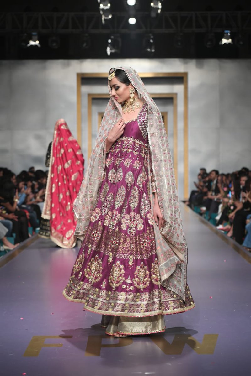 MediaSpringPk's tweet photo. Inspired by the Shalimar Gardens and the bygone Mughal courts, invoking an old world nostalgia with a modern twist thru block and screen printed luxurious fabrics, mirror work, and hues of peaches and roses - @DPerwani presents Shalimar Bridals at #FPWF19.

 #DeepakPerwaniBridals https://t.co/vBUIr85OIz