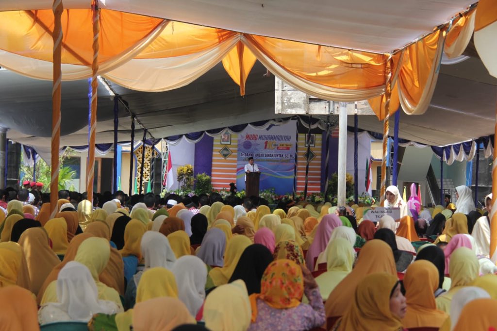 Aisyiyah adl organisasi perempuan @Muhammadiyah , saya selalu kagum dg militansi para ibu2 Aisyiyah ini. Organisasi perempuan Islam ini adl pencentus pertama pentingnya pendidikan dini melalui TK ABA. kini memiliki ribuan TK ABA diseluruh Indonesia.