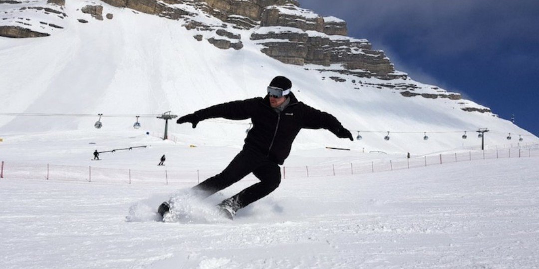 Voici le snowfeet, qui vous permet de faire du ski sans vous encombrer d’une paire de skis. Il s’agit de patins innovants qui s’accrochent à des chaussures adéquates pour la pratique de la glisse. <a href="/pascal_leflao/">Pascal LE FLAO</a>