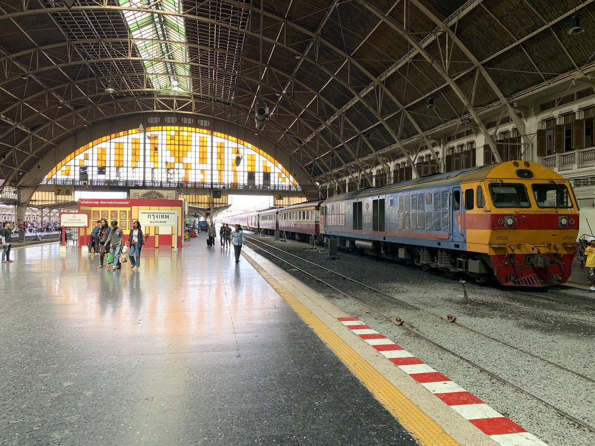 We were only 1 hour 45 minutes late at Bangkok Hua Lamphong. It was enough to take photos of this beautiful train station. Don’t you think these old train stations have a strong character of their own? &ndash; bei  สถานีรถไฟกรุงเทพ (หัวลำโพง) Bangkok Railway Station SRT1001