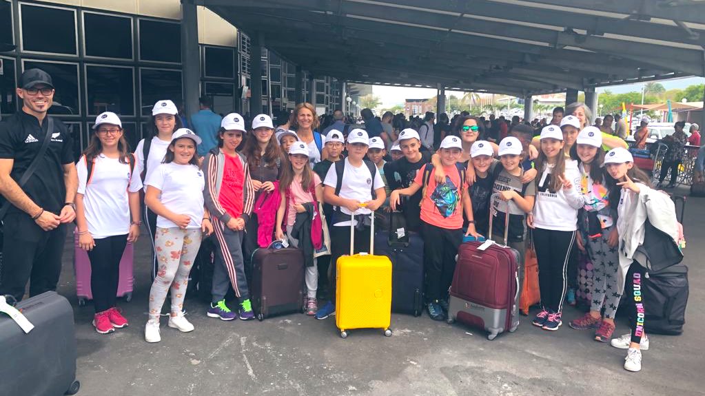 comuee's tweet photo. 👧🧒 Els infants de la parròquia ja han arribat a l'Ile de la Réunion. 
🌴☀️🌊👙🧢🐠⛱

Durant tota la setmana us anirem explicant totes les activitats que realitzaran.

Els hi desitgem una molt bona estada. 

#escaldesengordany
#eeamblainfancia https://t.co/3Q9VxeBG2r