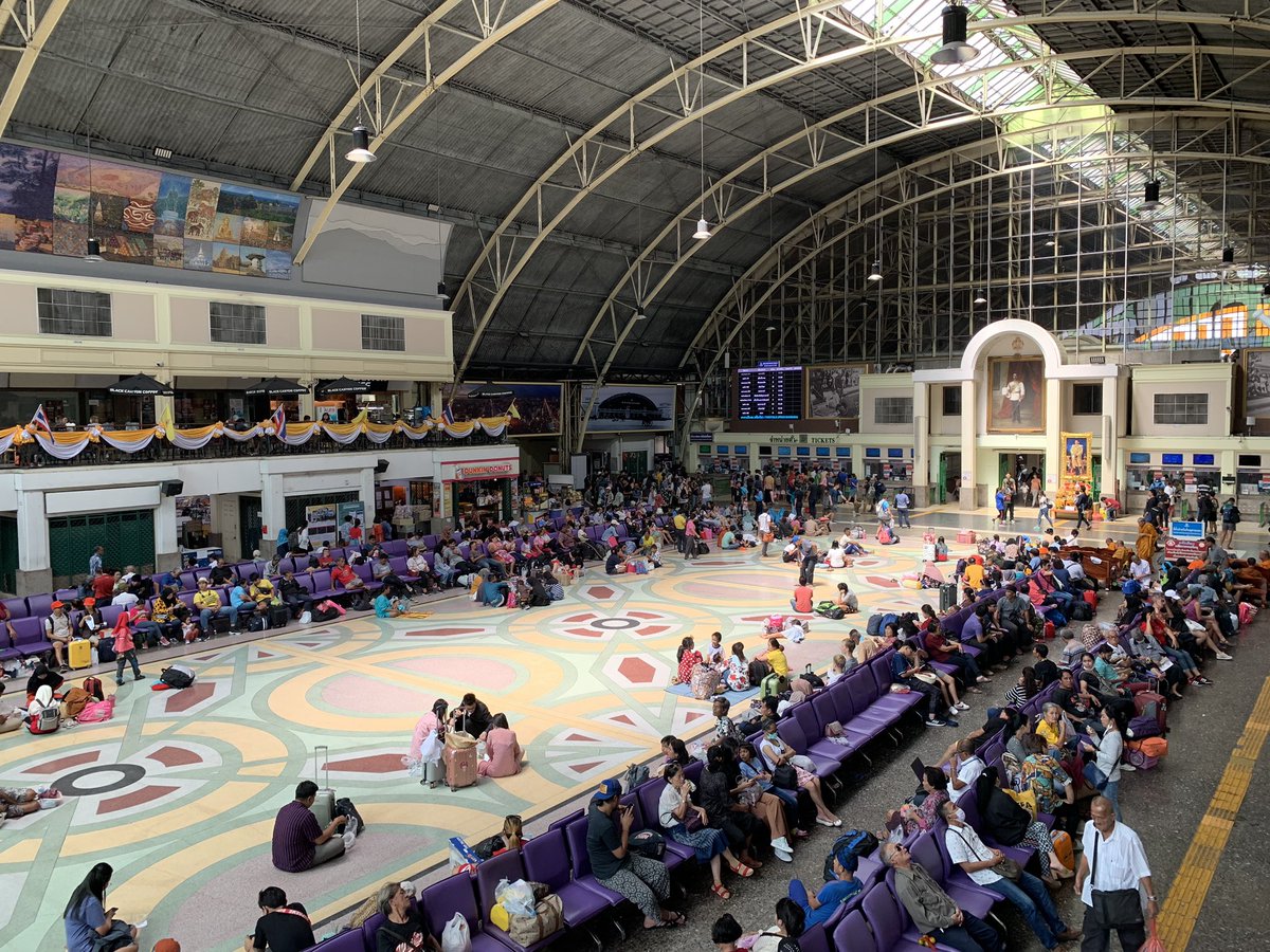 At the waiting concourse, people sit on chairs and on the ground. The sides are lined with shops and ticket counters. There are couple of coffee shops but they do not sell anything exciting. WARNING: Vegetarians – Please drop dead!