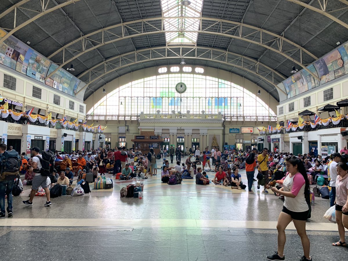 At the waiting concourse, people sit on chairs and on the ground. The sides are lined with shops and ticket counters. There are couple of coffee shops but they do not sell anything exciting. WARNING: Vegetarians – Please drop dead!