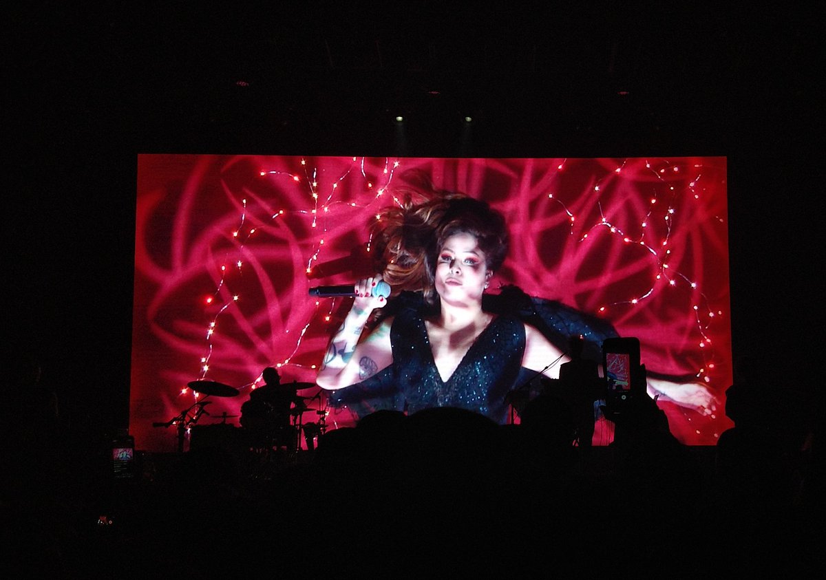 isislove_gdo's tweet photo. Puta que pariu, @Pitty rainha do rock brasileiro sim 🤧🥺💕🔥 #turnematriz @Fundicao #rj https://t.co/Y90JT6DepM