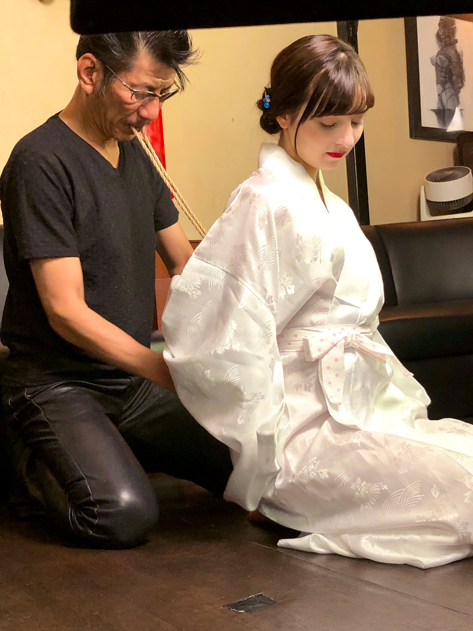 西田カリナの目  / X