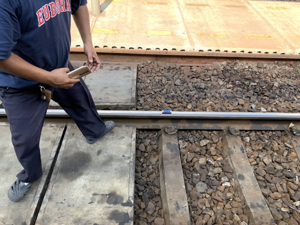 At Taling Chan Junction, I bought the ticket to Kanchanaburi and joined the fun with railway official who had a toy Thai Railway locomotive on the railway track. &ndash; bei  สถานีตลิ่งชัน (Taling Chan) SRT4004/SRT Light Red Line