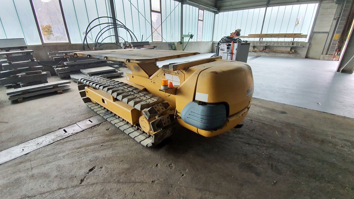 ladekran's tweet photo. @onlinenportal  #Baumaschinen Fahrgetsell auf Raupen für #Kran Aufbau  #zuverkaufen Hersteller #Komatsu Japan Ketten #Roadliner Nutzlast 6t0 https://t.co/E1gdNDYx5v  Inklusive #Fernsteuerung der #Maschine Antrieb #Dieselmotor 😀 https://t.co/E3QOSIZmMq