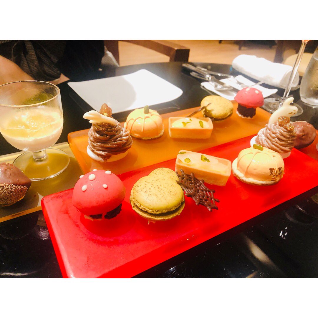 ____yukit's tweet image. #happyhalloween 🎃

#halloween #halloweenmenu #afternoontea #hyattregency #hyattregencyafternoontea #ホテルビュッフェ #アフタヌーンティー #teatime #tokyocafe #ハロウィンスイーツ #ハロウィンパーティー 
#コスメコンシェルジュ #東大 #東大女子#女医stagram #ダイビング女子