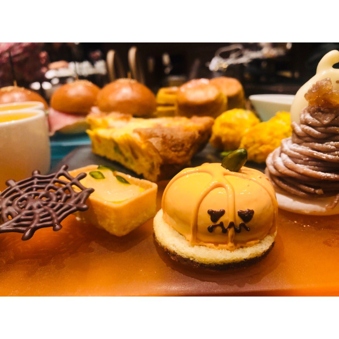 ____yukit's tweet image. #happyhalloween 🎃

#halloween #halloweenmenu #afternoontea #hyattregency #hyattregencyafternoontea #ホテルビュッフェ #アフタヌーンティー #teatime #tokyocafe #ハロウィンスイーツ #ハロウィンパーティー 
#コスメコンシェルジュ #東大 #東大女子#女医stagram #ダイビング女子