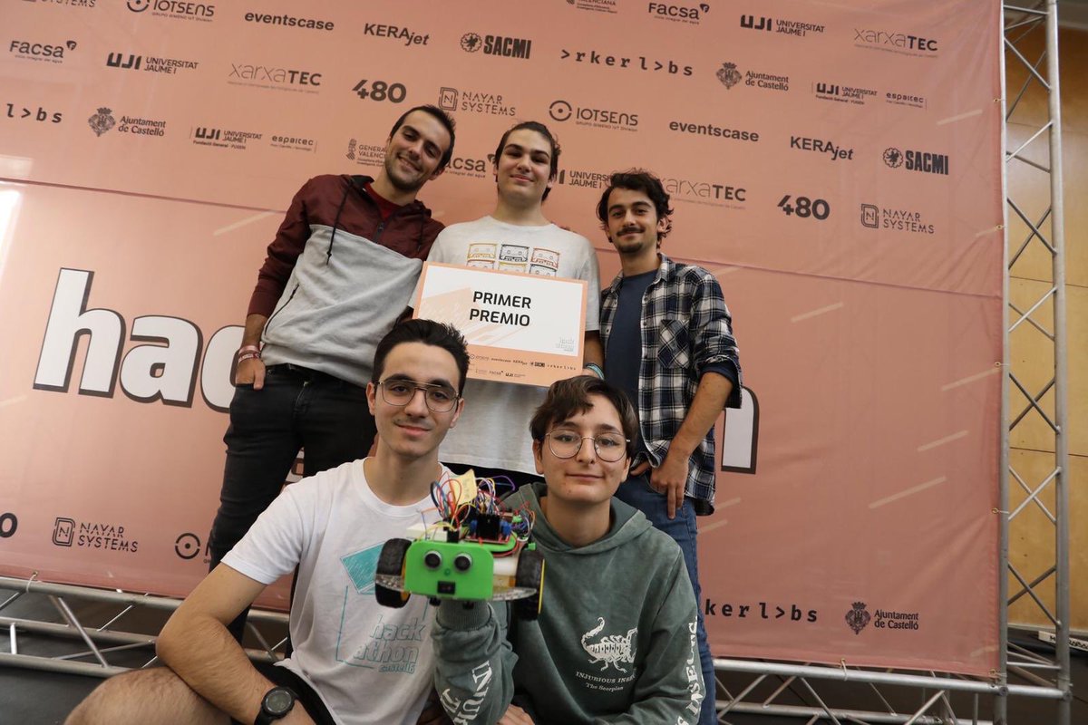 NayarSystems's tweet image. ¡¡Enhorabuena a los premiados!! Así como a todos los participantes de #HackathonCS19. 👏🏼👏🏼👏🏼 Deseando organizar una nueva edición 🙌🏼 #NayarSystems #maketheordinaryextraordinary #talento #innovación #SmartCities #IoT #hackers