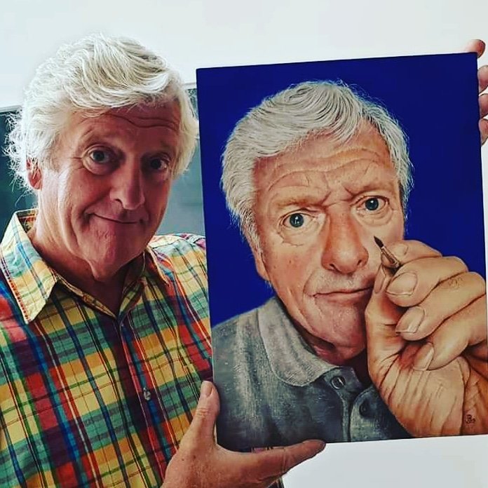 pjohnsonartist's tweet photo. My painting "Hand of the Artist" with the Artist. #artzineproject #artworkinstudio #art_abay_ #absolutearts #contemporaryart #realistart #portraitpainting https://t.co/3rmmkGSnhj