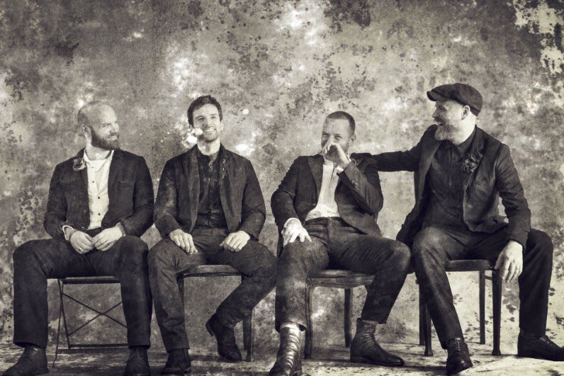 kpntrack_'s tweet photo. 🌙INCRÍVEL E MAIS INCRÍVEL!☀️ O retorno de Coldplay é um dos mais memoráveis da história e de uma importância inegável. Venha entender o porquê na nossa review: https://t.co/ve5KZtwiyo https://t.co/5wNGZFxZAj