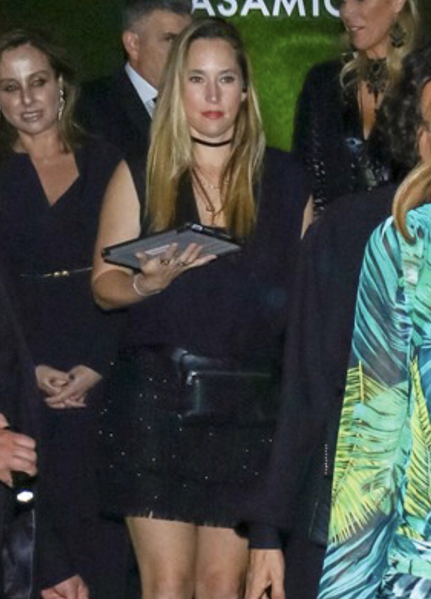 EventProbs's tweet image. Fanny pack, iPad, flat boots, look of disenchantment... #EventPlannerProblems