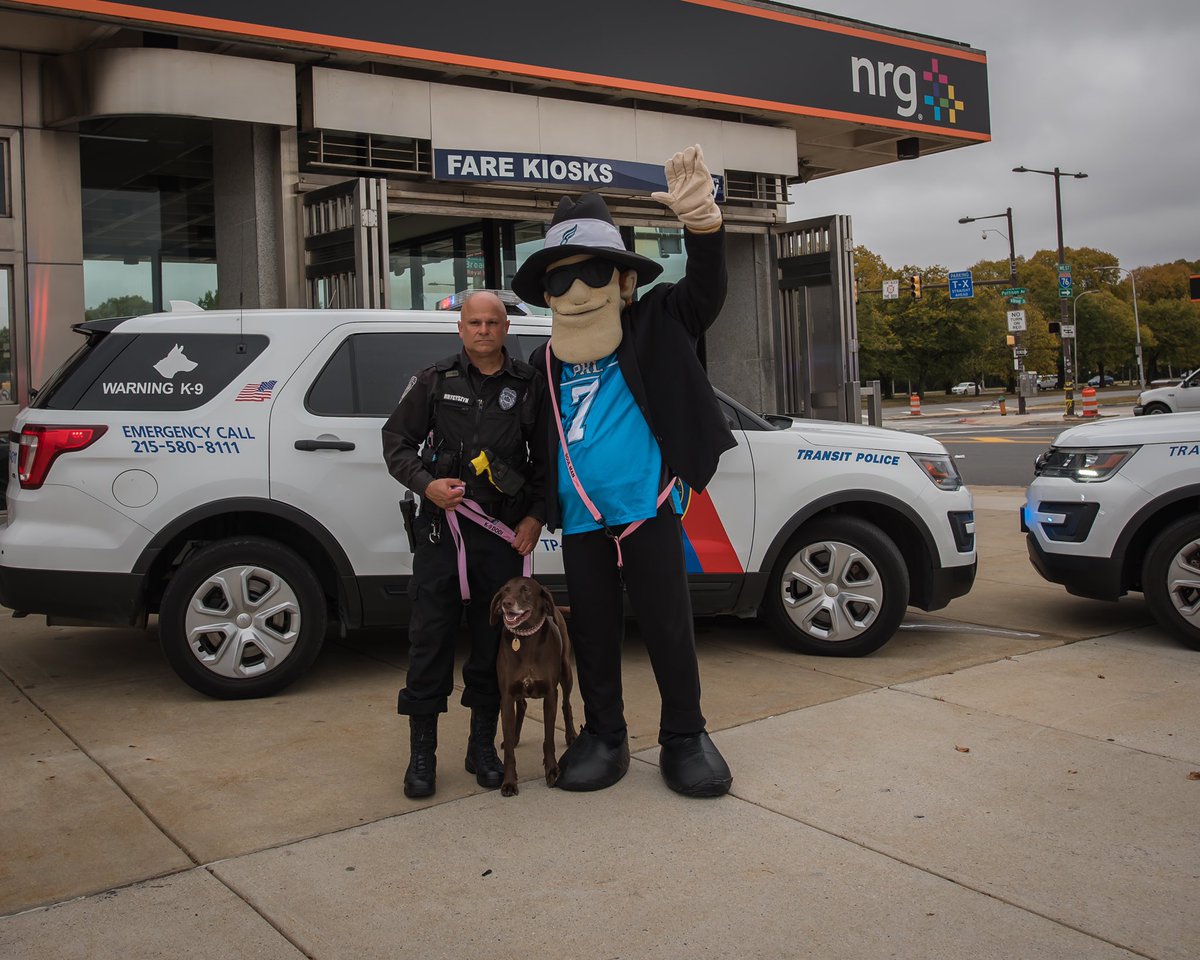CarolSkaziak's tweet photo. @SPDK9Dodi @SEPTAPHILLY @TNestel3 @soulfootball @FOX29philly @6abc @Throwawaydogs PINK PATROL LEADS? Yes, you’re seeing correctly and Septa K-9 unit is using them. #throwawaydogs #projectpinkleash campaign to help spread #BreastCancerAwareness and Soul Man has his own leash too! https://t.co/5peGhSKI87