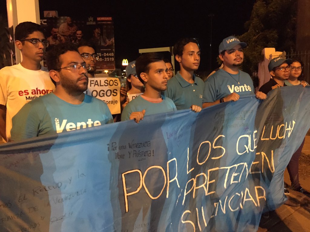 ventelecheria's tweet photo. #conmicasanotemetas es el reclamo que hacemos desde #lecheria #26oct con el equipo de @VenteJovenAnz y dirigentes de @VenteJoven alertando a nuestros vecinos sobre la amenaza a la #propiedadprivada que se oculta tras el censo inmobiliario. #organizateydefiendete https://t.co/9UnBhC6xnl