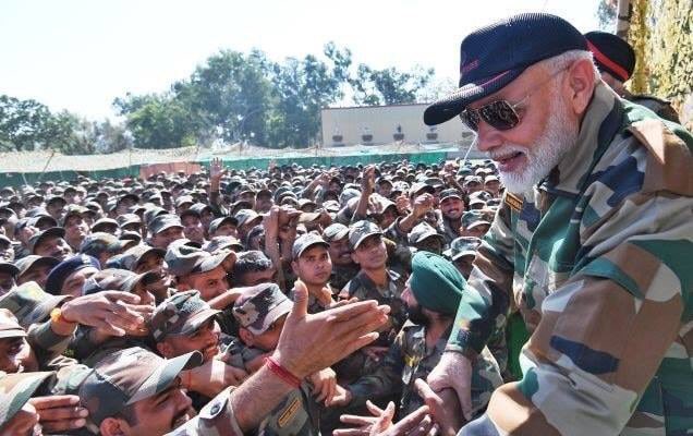 JayYadav98's tweet photo. एक दीपावली ऐसी भी......
आज भारत के यशस्वी प्रधानमंत्री श्री नरेन्द्र मोदी जी ने दीपावली देश के वीर सैनिकों के साथ जम्मू व कश्मीर के राजौरी में LOC के पास मनाई |
#Happydiwali
#Modiwitharmy
@adgpi
@narendramodi https://t.co/nJwZn7KVvL