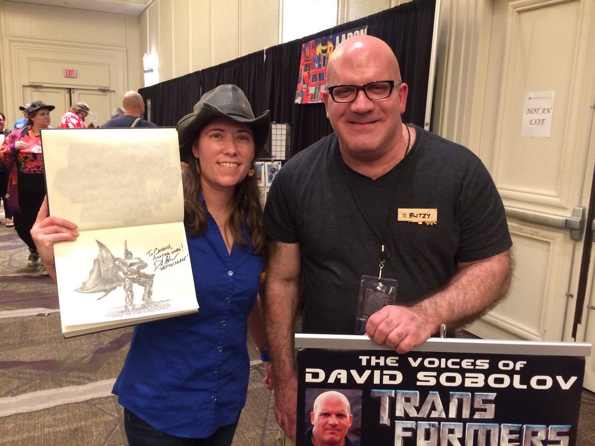 CandiceSantora's tweet image. I finally met @volobos, who is such a kind and amazing individual. Fantastic stories with him. Thank you, David. @TFconTweets #TFCON #DepthCharge #Blitzwing #Shockwave