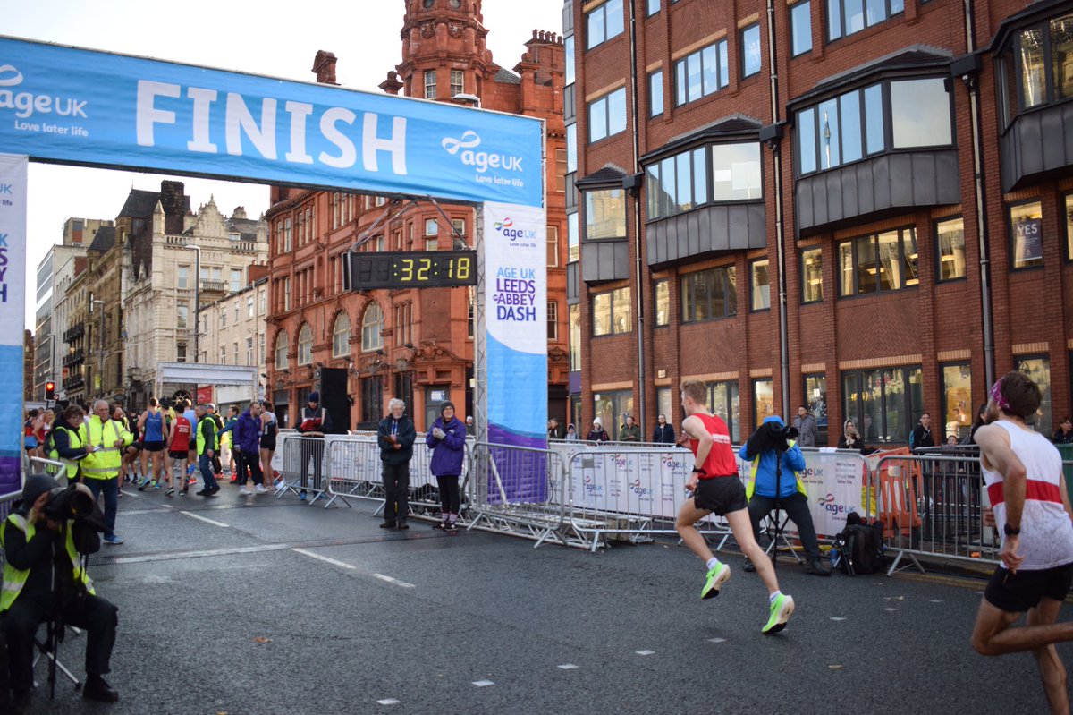 run_cj's tweet photo. Woaaaah, new 10k PB today for our Jordan 💪🏽 chip time 32.14 mins 😁 Worth getting up at 5:30am for the trip to Leeds 

Great Leeds Abbey Dash 10k course 👌🏽 @WarringtonAC https://t.co/13OEL8UO5k