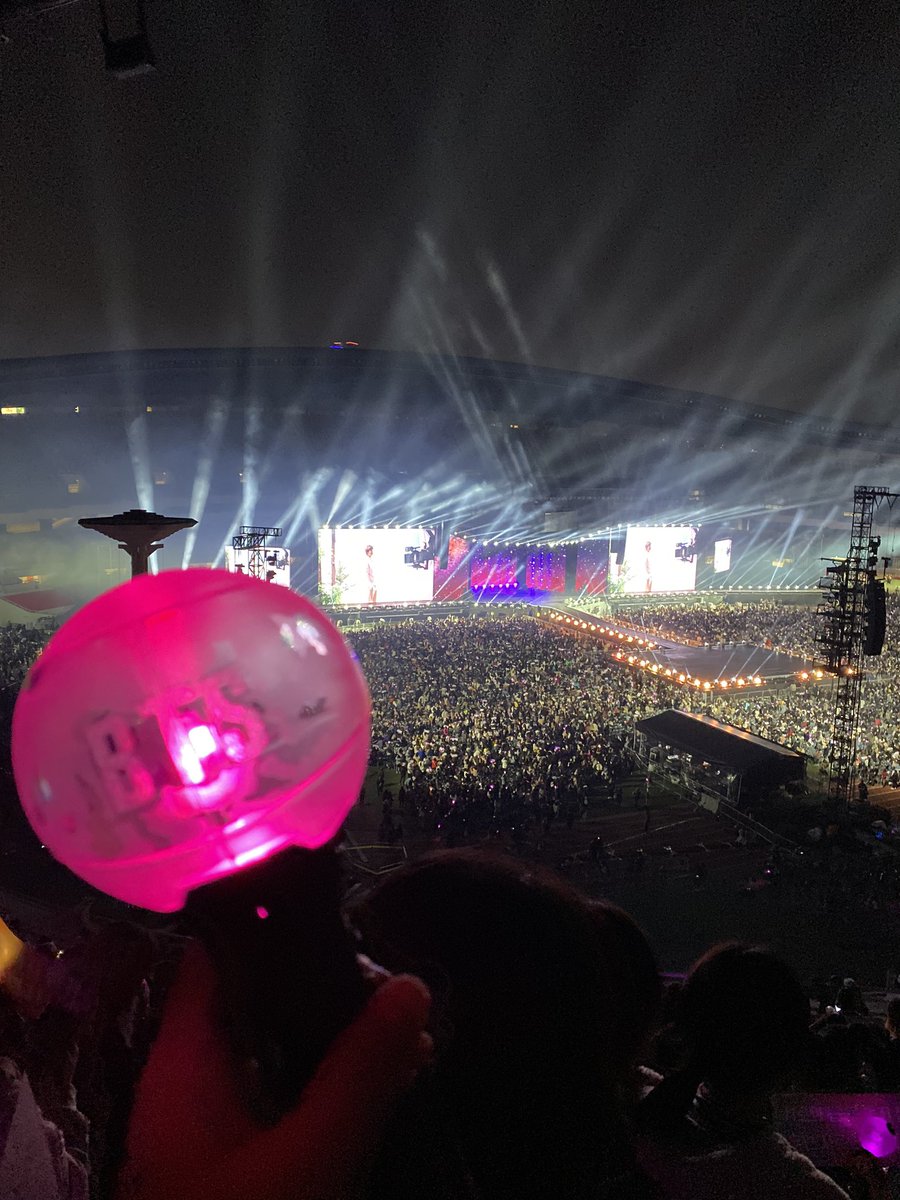 Joonkoala4's tweet photo. Im so happy.. i finally part of the purple ocean.. 
#SpeakYourselfTourFinal_D2 https://t.co/5FKkzXNmU7