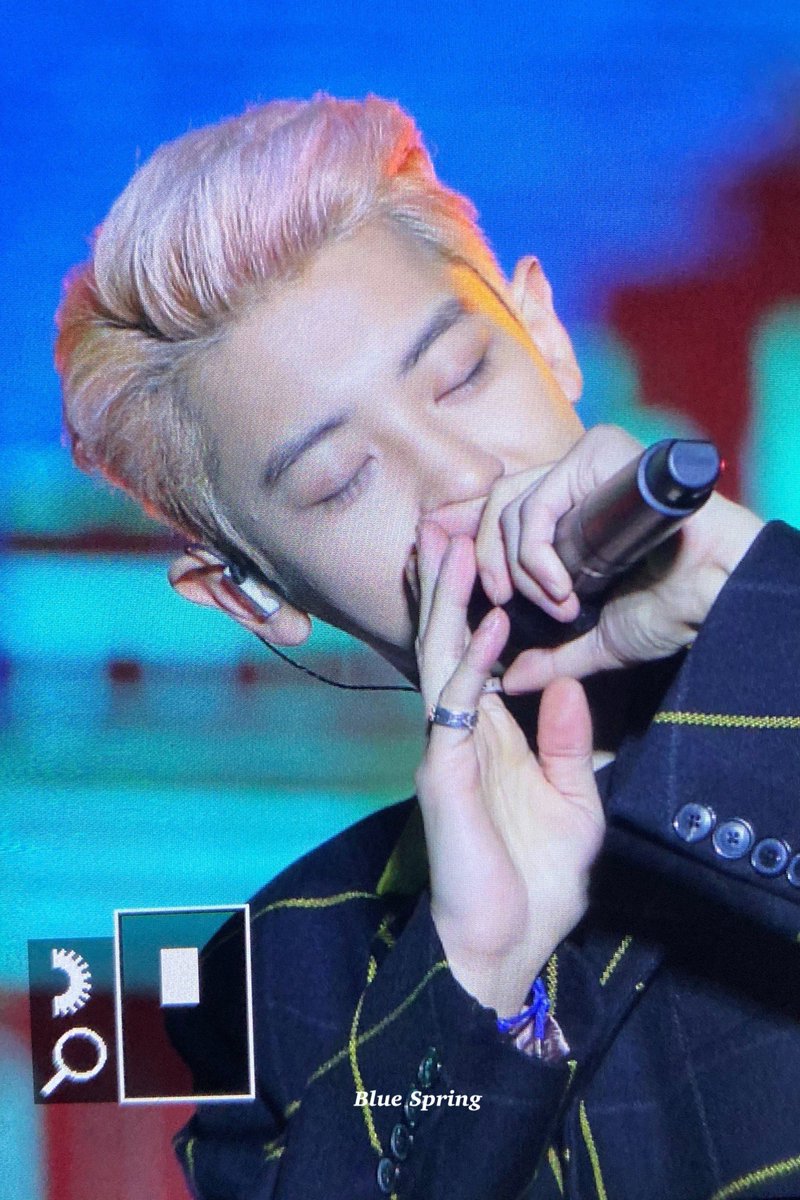 BlueSpring_xo's tweet photo. 191027 피버페스티벌 #찬열 #EXO⁠ #엑소 ⁠#weareoneEXO⁠ ⁠
⁠@weareoneEXO

오랜마내 봐서 넘 햄보캐써 ´¡ㅅ¡`❤️❤️ https://t.co/BWdCEM5mrM
