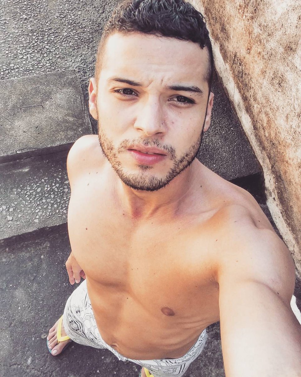 ChatryAntoine's tweet photo. sex shop seteplan cul gay rennesgay cum show https://t.co/MF8aqmNRaM