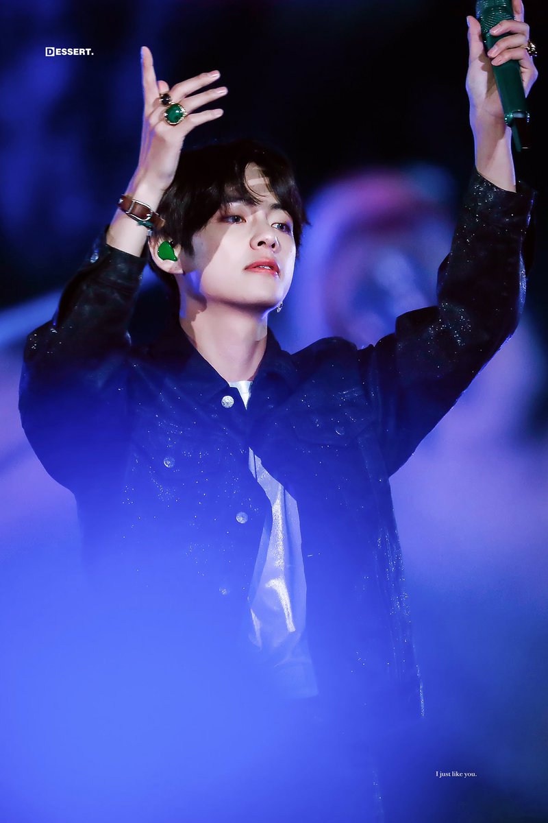 mudrain_BTS's tweet photo. 손짓으로 천지창조 하는 중인가 https://t.co/lRJZliCUM9