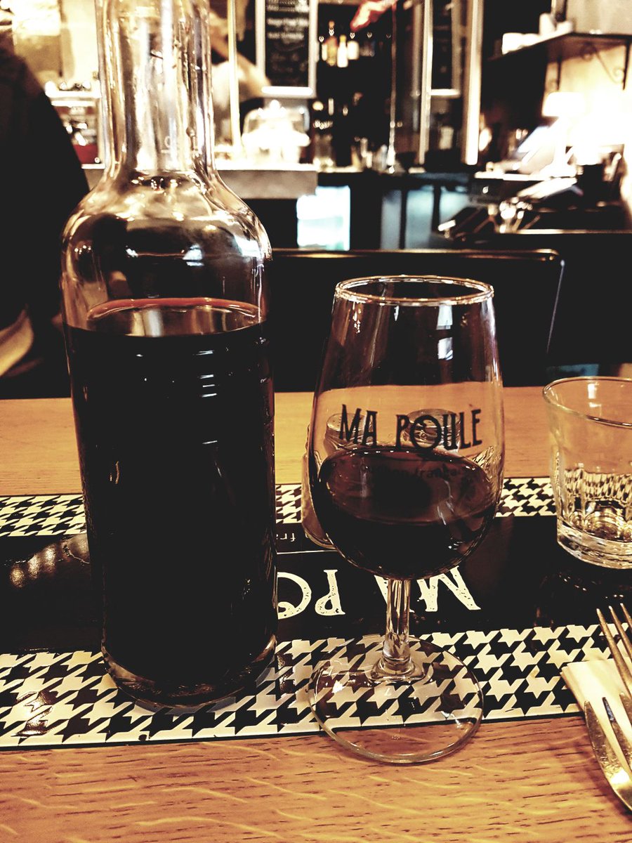 JuCOQUET's tweet photo. Pause dej à #Nantes au bouchon #MaPoule. Une bonne adresse à partager https://t.co/VFfXwlvb72