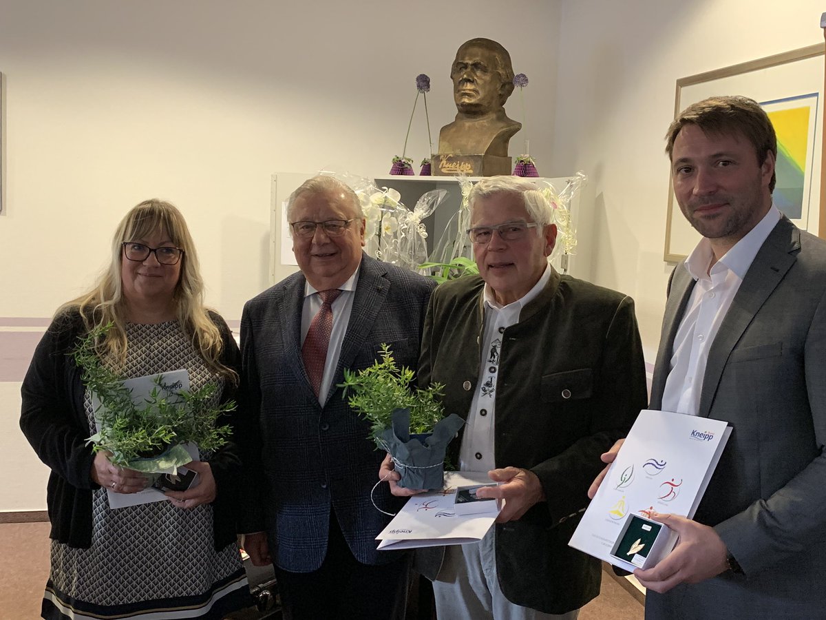 TSchipanski's tweet photo. #Gesundheit fördern. Alles Gute dem #Kneipp Landesverband #Thüringen zum 25. #Geburtstag. Ein besonderes Dankeschön dem Landesvorsitzenden Dr. Sigurd Scholze aus Bad #Tabarz. https://t.co/f8V6jtFdwD