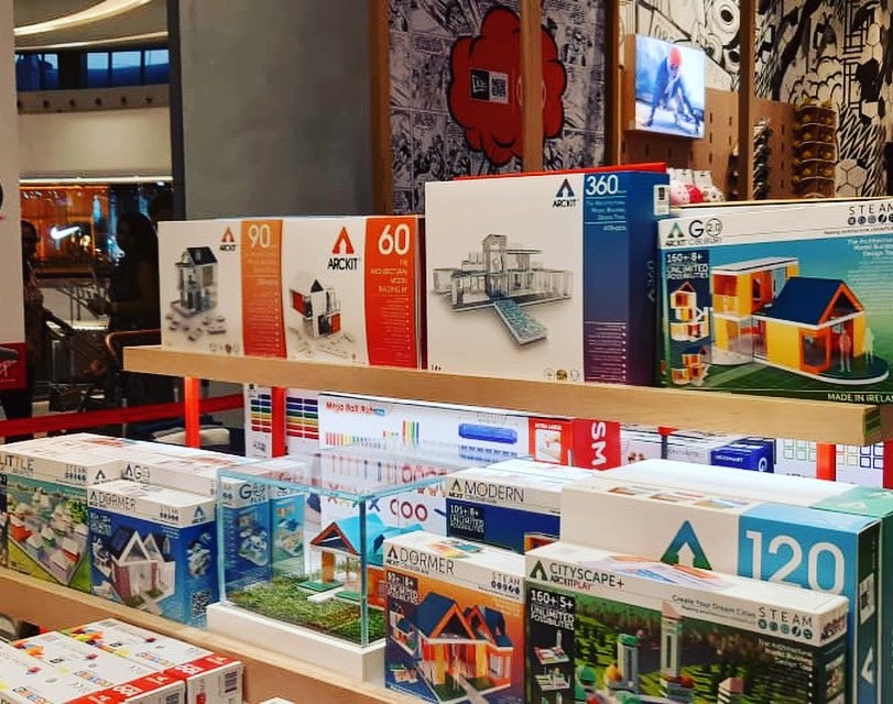Arckitmodel's tweet photo. Arckit proudly now in @VirginMENA @TheDubaiMall @Entirl @EI_MENA @IrelandEmbUAE @AUSharjah #aiamiddleeast #dubaiarchitecture #buildwitharckit #madeinireland #virginmena #dubaimall #arckit #EImena #enterpriseireland #irishindubai #topgift #modelmaking https://t.co/4YoIsDVBq6