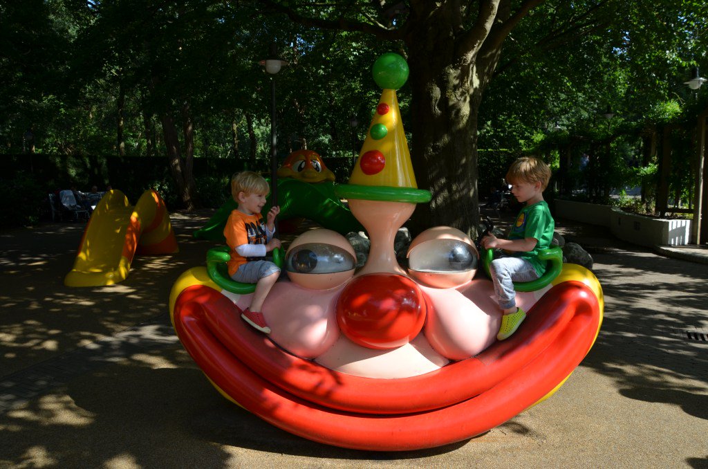 Get out of town and explore a little further afield with our top 20 day trips for the minis. amsterdamwonderland.com/kids/kids-acti…