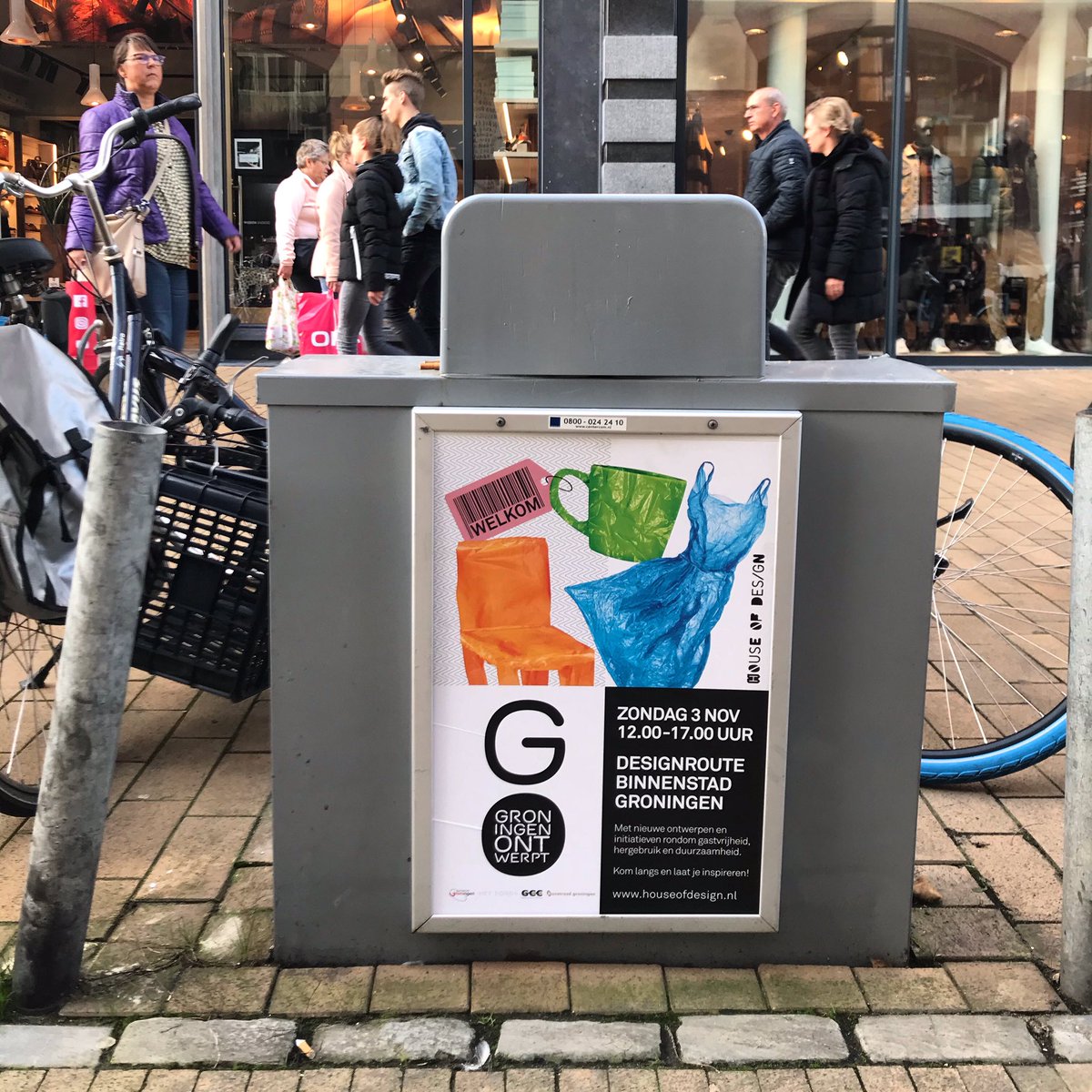 hodnl's tweet photo. Kijk! De poster hangt al in de stad. Nog een weekje en dan is Groningen Ontwerpt. Kom langs op zo 3 nov en laat je inspireren!
#designroute #groningen #binnenstad #3nov #circulair #wastenowaste #afval @GCCGroningen @deKunstraad @gem_groningen meer info:
https://t.co/5j3B7CMbQx https://t.co/tItOFZVhfq