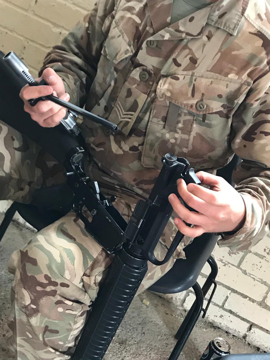 irish_guards's tweet photo. In a multi-national environment such as Iraq, it's important to understand the various weapon systems you may come across.
This ensures you can handle the weapon safely and with confidence.

#irishguards ☘💂
#TheGuards
#FightingMicks https://t.co/XPn5Jv0l2h