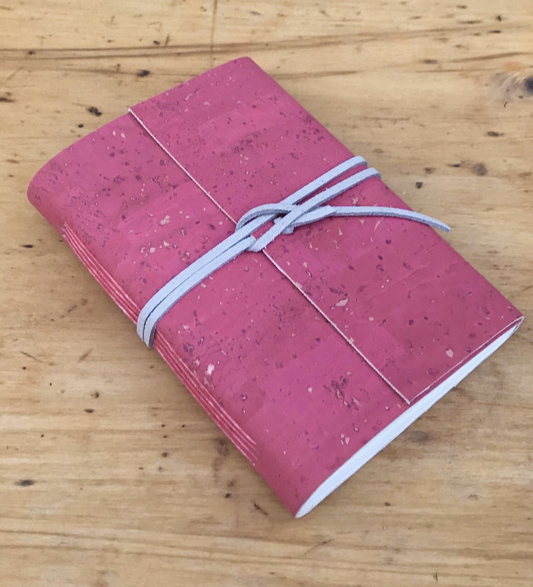 Sold all these cork wrap journals and more this week - you know who you are and thank you! 😊📚💚
#ecofriendly #UKGiftHour #UKGiftAM