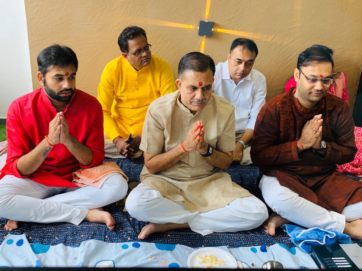pradipjain0109's tweet photo. Wishing you all a very happy diwali https://t.co/7zBo3VYV1h